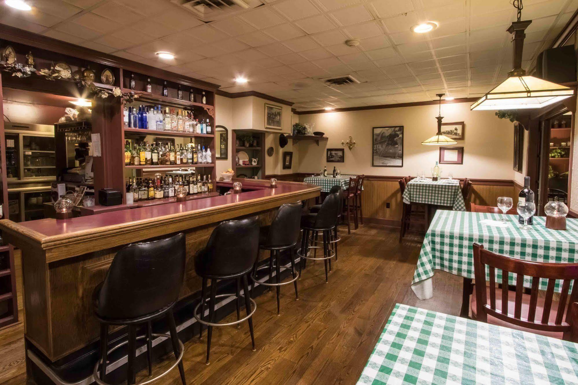 The Globe Inn East Greenville Dış mekan fotoğraf